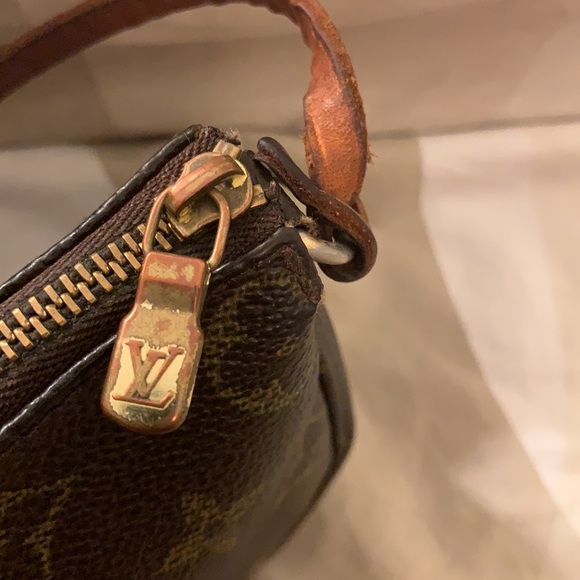 ❌SOLD❌ Louis Vuitton Monogram Mini Pochette! - Picture 6 of 13
